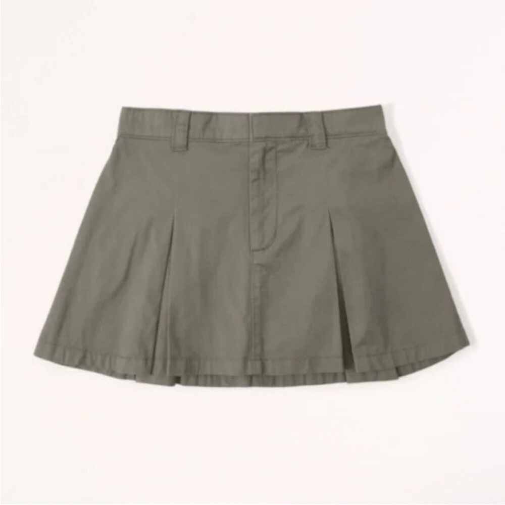 Abercrombie & Fitch | Green Pleated Chino Mini Skort